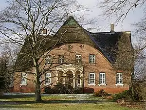Kreuzhaus mit repräsentativer Fassade in Seester-KurzenmoorBaujahr 1862