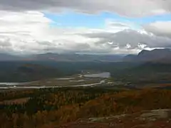 Gesamtansicht vom „Hausberg“ Sjnjerak aus