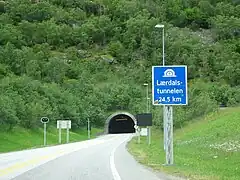 Lærdalstunnelen – Einfahrt zum längsten Straßentunnel