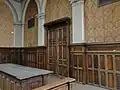 Erhaltener Amtsgerichtssaal im Burgkloster