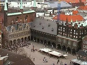 Marktplatz vor dem Kaufhausneubau – rechts der Kaak
