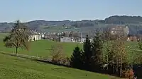 Lerchenfeld, in der Bildmitte Käse­reifungslager einer Bütschwiler Käserei