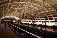 L'Enfant Plaza, Washington,&nbsp;D.C. (1977):Brutalistisches Kassettengewölbe mit komplexem Licht- und SchattenspielEntwurf: Harry Weese