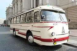 Restaurierter LAZ-697M, fotografiert 2013 in Lwiw, Ukraine