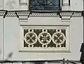 Ein Flachrelief der Fassade