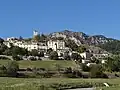 Blick auf La Penne mit der Crête de Sainte-Marguerite im Hintergrund