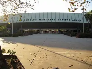 Der Eingang der Los Angeles Memorial Sports Arena (November 2005)