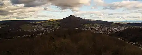 Blick längs des Lägerngrats von Westenlinks Ennetbaden, rechts Wettingen