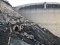 Die ehemalige Talstrasse im geleerten Stausee (2021/2022)
