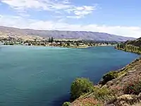 Lake Dunstan mit Kawarau Arm (links) und Dunstan Arm (rechts)