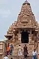 Integrierter torana-Bogen am Eingang zum Lakshmana-Tempel (Khajuraho)