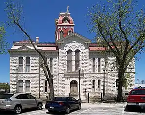 Das Lampasas County Courthouse in Lampasas, gelistet im NRHP mit der Nr. 71000944
