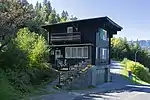 Garagengebäude mit Hausmeisterwohnung