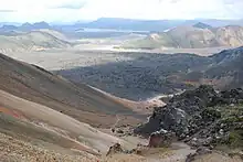Aufstieg auf dem Laugavegur hinter den Solfataren, die Hänge der Brennisteinsalda links im Vordergrund