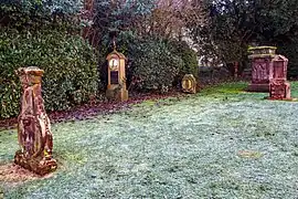 Grabsteine auf dem alten Friedhof
