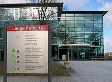Institutsgebäude „Lange Point 12“ mit Infotafel