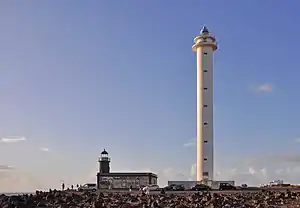 Alter und neuer Leuchtturm de Punta Pechiguera