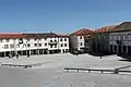 Platz Largo Luís de Camões, mit historischem Rathaus (rechts)