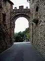 Das Zugangstor der Befestigungsanlage (Porta Senese).