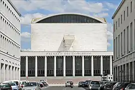 Fassade von der Viale della Civiltà del Lavoro