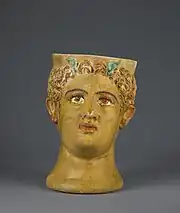 Einhenkliger Kopfkantharos des Töpfers Likinnios mit Signaturmarke; 1. Jahrhundert v. Chr.; J. Paul Getty Museum, Malibu 83.AE.40