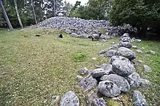 Lejsturojr Röse, etwa 1 km nördlich des Hafens