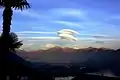 Mehrlagige Lenticularis über dem Monte Ceneri, Blick von Brione s/M, 9. April 2017, 19:35