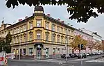 Ein Eckhaus mit überhöhtem Erker (Franz-Josef-Straße 7)