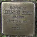 Leonhard Bezen vor dem Winterhuder Weg 86