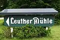 Hinweisschild zur Leuther Mühle