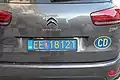 Blau-gelber Aufkleber an einen slowakischen Fahrzeug