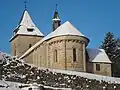 Schneebedeckte Kirche