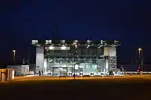 Bahnhof Limburg Süd und Bahnhofsvorplatz bei Nacht