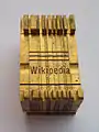 Linotype-Matrizen für das Wort „Wikipedia“