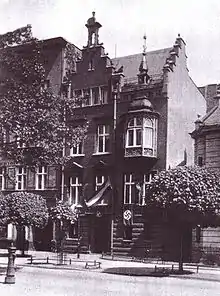 2. Corpshaus