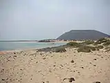 Playa de las Conchas, Montaña La Caldera im Hintergrund