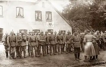 angetreten vor dem Artillerie-Depot „Lockstedter Lager“
