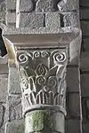 Kapitell mit Voluten und stilisierten Blättern