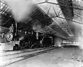 Ein Zug im Bahnhof (ca.&nbsp;1890)
