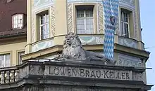 München:Löwe auf der Terrasse des Löwenbräukellers
