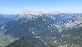 Loferer (rechts) und Leoganger Steinberge (links)