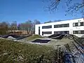 Lohneum (hinten links), Tanzhalle des Vereins Stage 7 (Mitte rechts) und Skaterbahn (vorne links)