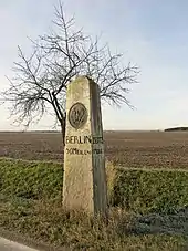 Ganzmeilenobelisk an der B&nbsp;2 bei Loitzschütz