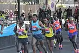 Emmanuel Kipsang (hinten, Zweiter von rechts) – ausgeschieden als Achter in 13:46,43&nbsp;min