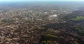 Luftaufnahme von Südost-London mit der Isle of Dogs in der oberen Bildmitte