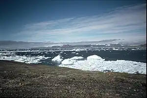 Blick von Long Island über den östlichen Teil des Prinz-Gustav-Kanals hinweg auf die James-Ross-Insel