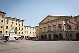 Piazza del Giglio mit Teatro del Giglio