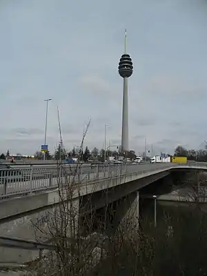 Blick auf Fernmeldeturm und Ludwig-Scholz-Brücke im Süden von Schweinau