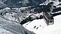 Die Luftseilbahn Wengen–Männlichen (LWM) unterwegs Richtung Wengen