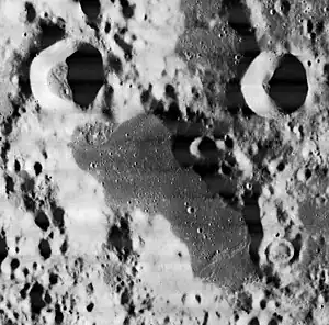Respighi (oben links) und Umgebung, in der Mitte Schubert N (Lunar Orbiter I)